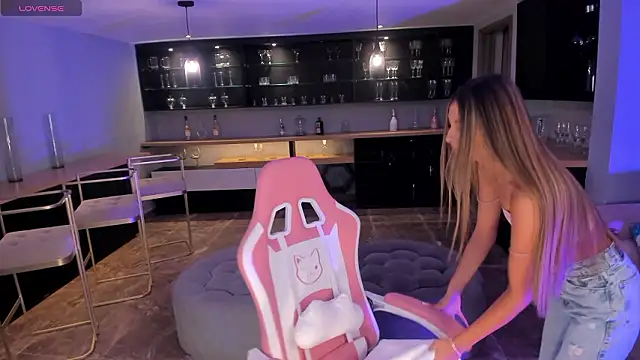 MaddyOwens online show from March 18, 10:40 am