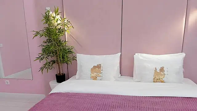 NoraHaynes online show from October 12, 3:05 am