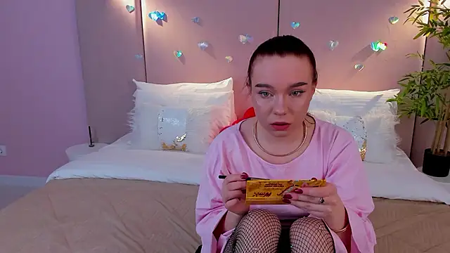 NoraHaynes online show from February 8, 3:10 am