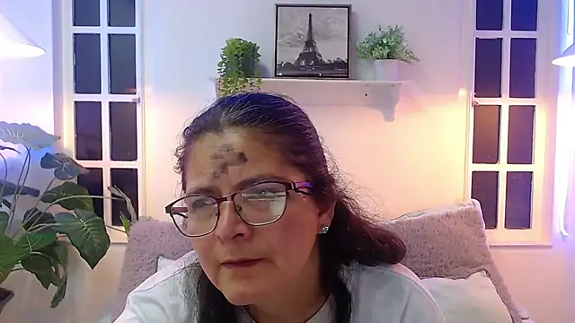 Snapshot of Linda_banks_ chatting on February 19, 1:23 am Linda banks online show from February 19, 1:23 am