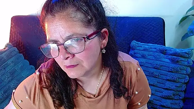 Snapshot of Linda_banks_ chatting on July 21, 1:52 am Linda banks online show from July 21, 1:52 am