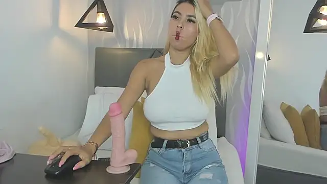 lucia-cute online show from November 20, 7:24 pm