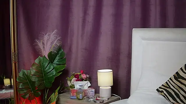 Snapshot of EmmaDallas chatting on May 26, 8:05 pm EmmaDallas online show from May 26, 8:05 pm