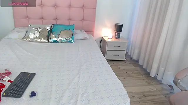 MELANISHAW online show from September 11, 2:17 pm