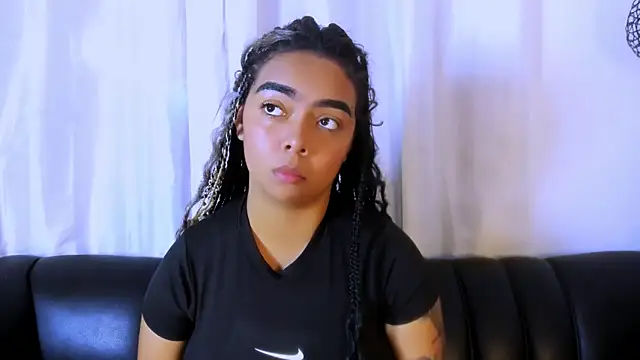 nahomy ryans online show from December 19, 8:49 pm