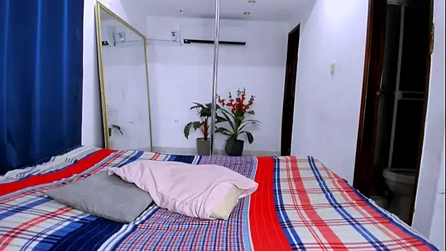 nahomy ryans online show from December 20, 11:34 pm