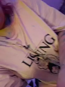 Snapshot of Angel_S chatting on April 4, 10:24 am Angel S online show from April 4, 10:24 am