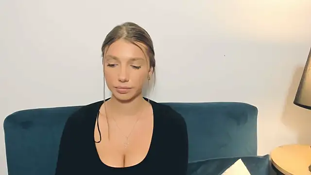 EmmaGorgeous online show from March 9, 6:12 pm