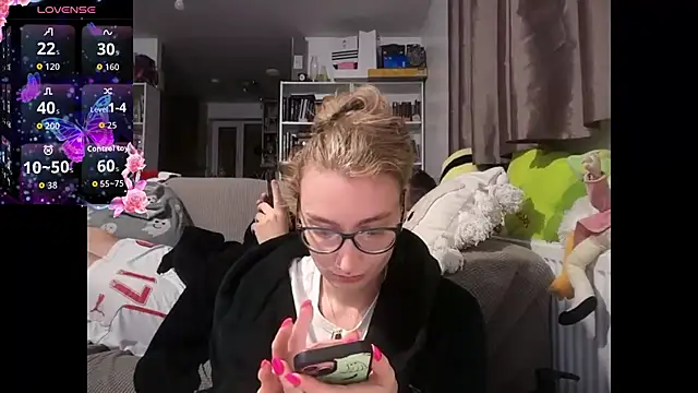 Snapshot of harleyblair chatting on April 29, 10:05 pm harleyblair online show from April 29, 10:05 pm