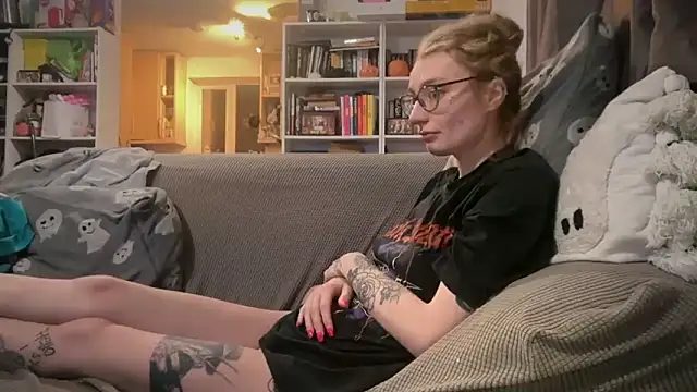 Snapshot of harleyblair chatting on May 12, 10:07 pm harleyblair online show from May 12, 10:07 pm