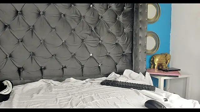 Snapshot of bxby_dolls chatting on October 10, 3:27 am bxby dolls online show from October 10, 3:27 am