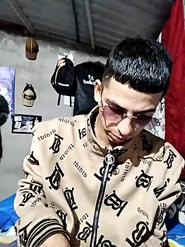 Tussi-amor online show from September 15, 3:39 am