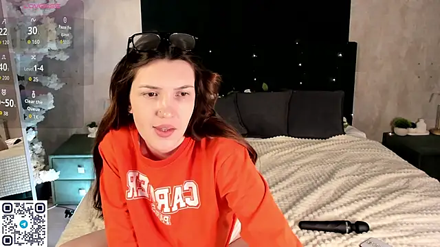 Snapshot of MalvinaDream chatting on February 12, 1:22 am MalvinaDream online show from February 12, 1:22 am