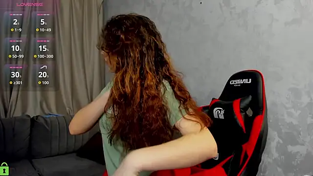 Snapshot of MalvinaDream chatting on February 26, 12:53 am MalvinaDream online show from February 26, 12:53 am