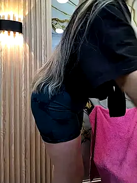  ManuVeelez online show from October 15, 4:01 am