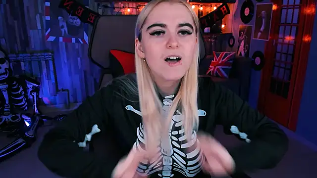 Stef Nicks online show from October 31, 9:10 am