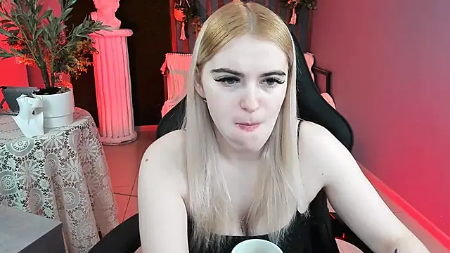 Stef Nicks online show from February 8, 5:22 am