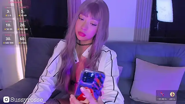 Snapshot of Sussyrosse_ chatting on October 19, 4:40 pm Sussyrosse  online show from October 19, 4:40 pm