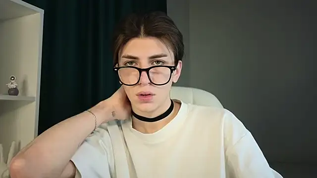 Snapshot of Oliver_Starboy chatting on September 23, 4:37 am Oliver Starboy online show from September 23, 4:37 am