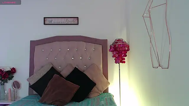 Snapshot of AmelieAndAce chatting on September 20, 2:51 pm AmelieAndAce online show from September 20, 2:51 pm