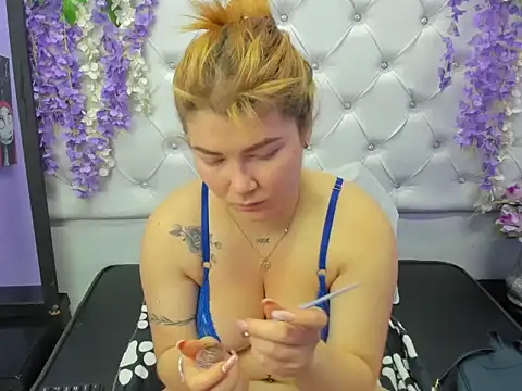 JuliettaRousse69 online show from September 24, 1:03 pm