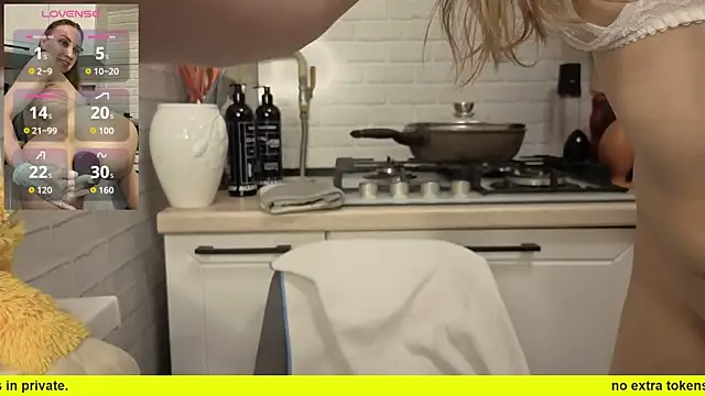 Snapshot of Edena_ chatting on April 2, 9:01 pm Edena online show from April 2, 9:01 pm