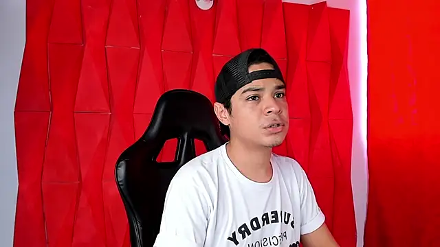 Snapshot of edy_play chatting on May 17, 6:48 pm edy play online show from May 17, 6:48 pm