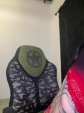 QUEENLAMIAXX online show from April 18, 4:38 am