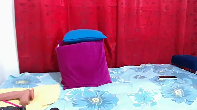Snapshot of Sexysquirtmommy chatting on June 16, 10:01 pm Sexysquirtmommy online show from June 16, 10:01 pm