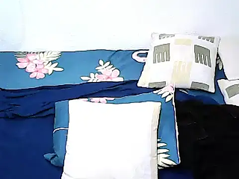 xxhottinybabe online show from March 27, 5:35 am