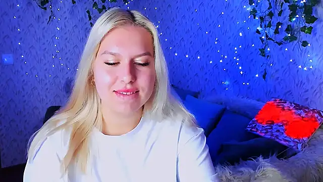 ChloeRicc online show from October 9, 12:47 pm