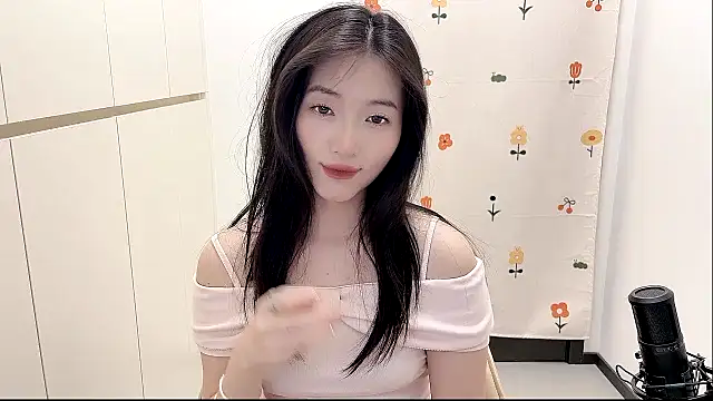 Snapshot of Rosalind_xixi chatting on September 9, 3:44 pm Rosalind xixi online show from September 9, 3:44 pm