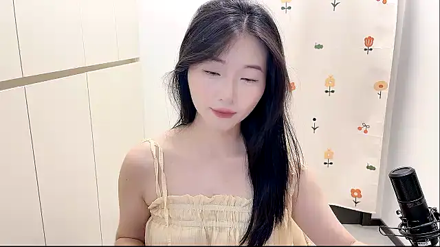 Snapshot of Rosalind_xixi chatting on September 11, 12:16 pm Rosalind xixi online show from September 11, 12:16 pm