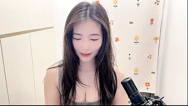 Snapshot of Rosalind_xixi chatting on September 25, 1:26 pm Rosalind xixi online show from September 25, 1:26 pm