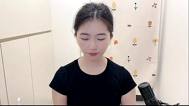 Snapshot of Rosalind_xixi chatting on October 6, 7:17 am Rosalind xixi online show from October 6, 7:17 am