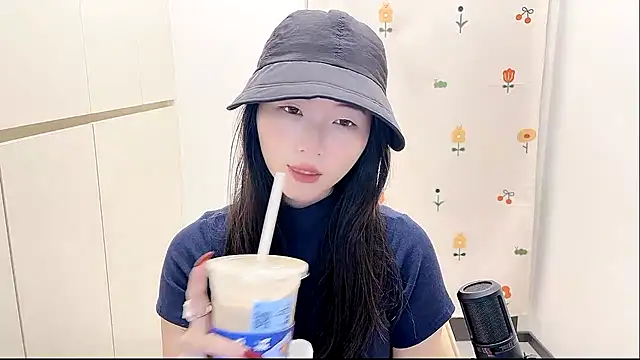Snapshot of Rosalind_xixi chatting on October 7, 1:36 am Rosalind xixi online show from October 7, 1:36 am