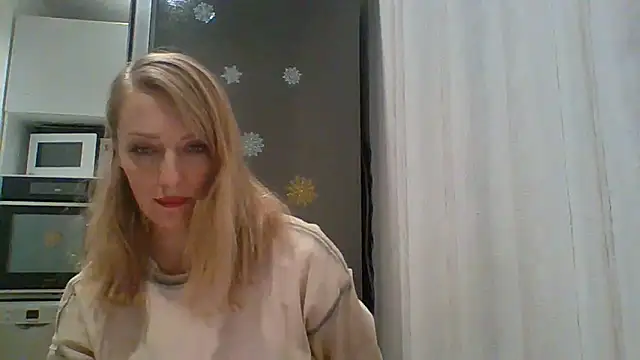 Snapshot of Vexxaa chatting on February 10, 4:44 pm Vexxaa online show from February 10, 4:44 pm