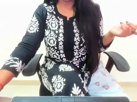 Hina Chaudhary online show from March 12, 5:24 am