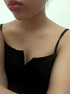 Snapshot of Nguyenha11 chatting on September 28, 8:42 am Nguyenha11 online show from September 28, 8:42 am