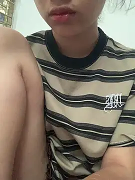 Nguyenha11 online show from June 2, 8:49 am