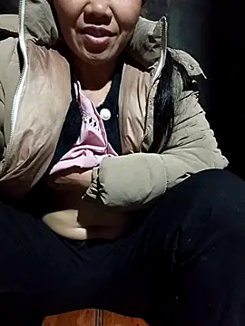 Snapshot of TinTin321 chatting on January 17, 10:24 pm TinTin321 online show from January 17, 10:24 pm