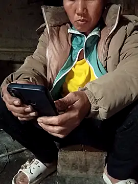 Snapshot of TinTin321 chatting on February 3, 4:43 am TinTin321 online show from February 3, 4:43 am