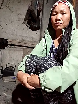 Snapshot of TinTin321 chatting on February 8, 10:57 pm TinTin321 online show from February 8, 10:57 pm