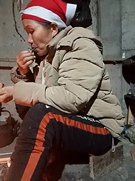 Snapshot of TinTin321 chatting on February 10, 11:14 am TinTin321 online show from February 10, 11:14 am