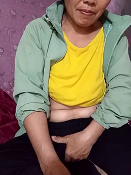 Snapshot of TinTin321 chatting on February 15, 4:42 am TinTin321 online show from February 15, 4:42 am