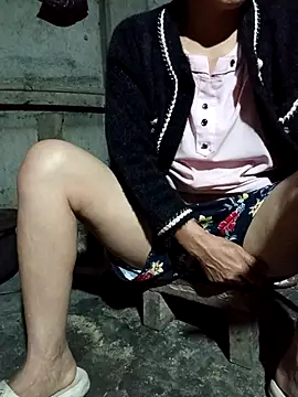 Snapshot of TinTin321 chatting on February 16, 10:17 pm TinTin321 online show from February 16, 10:17 pm