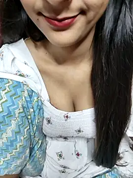 Snapshot of Indian-Aleena chatting on October 18, 7:47 pm Indian-Aleena online show from October 18, 7:47 pm