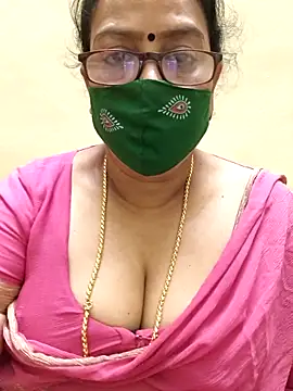 Snapshot of heera-rani chatting on October 18, 7:42 am heera-rani online show from October 18, 7:42 am
