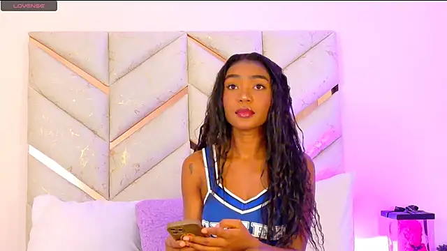 Snapshot of AlanaDoll chatting on July 27, 3:52 pm AlanaDoll online show from July 27, 3:52 pm