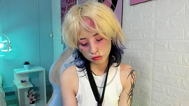 Hannahpage online show from October 31, 12:28 pm